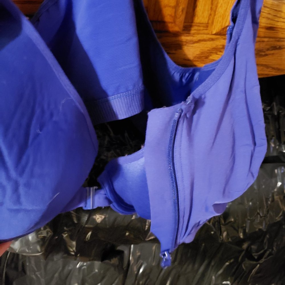 Bras - Picture 3 of 10